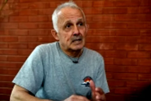 سبعيني يطمح لأن يصبح أول متسلق يبلغ قمة إيفرست بدون أكسجين