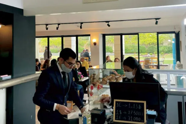 «كافيه دي ليتر» استراحة الفكر في مقهى تطبعه العراقة