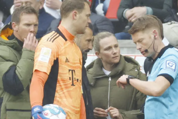 هل سيتعرض بايرن ميونيخ لعقوبة لإشراكه 12 لاعباً أمام فرايبورغ؟