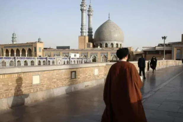 İran'da İmam Rıza Türbesi'ndeki bıçaklı saldırıda 1 din görevlisi hayatını kaybetti