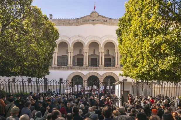 Tunus Genç Hakimler Derneği, Adalet Bakanı'nın 'savcılığın çalışmasına müdahalesini' kınadı