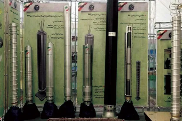 إيران تنقل معدات تصنيع أجهزة الطرد المركزي إلى نطنز