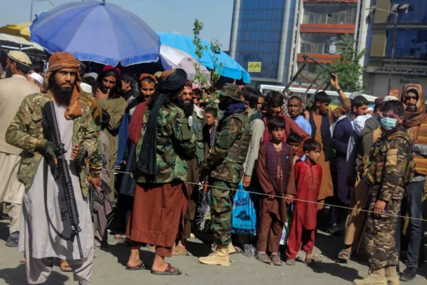 إصابة 6 أشخاص بانفجار استهدف مسجداً في كابل أثناء الصلاة