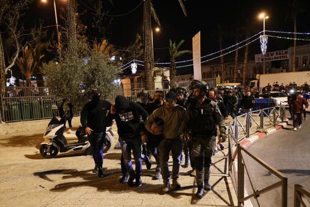 İsrail polisi, işgal altındaki Doğu Kudüs'te beş Filistinliyi gözaltına aldı