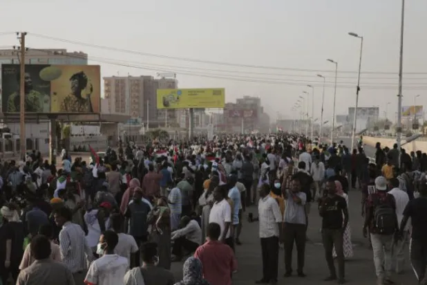 Hartum’da düzenlenen rejim karşıtı gösteriler sırasında bir protestocu öldürüldü