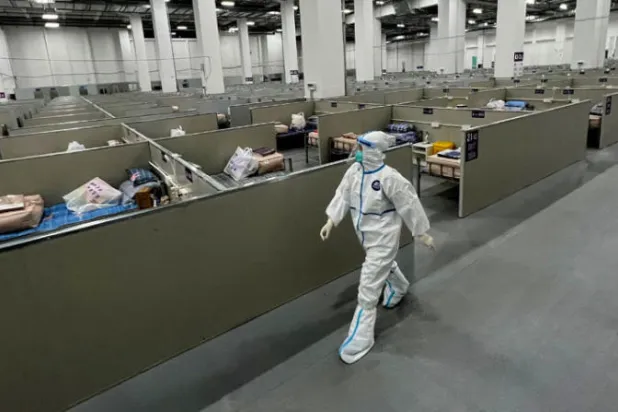 هونغ كونغ تدرس جرعة رابعة من لقاح {كورونا} لمن بلغوا 60 عاماً