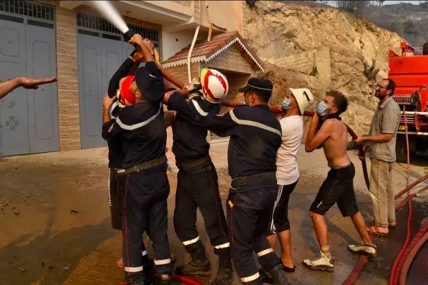Cezayir’de çöken binanın enkazında 9 kişinin cansız bedenine ulaşıldı