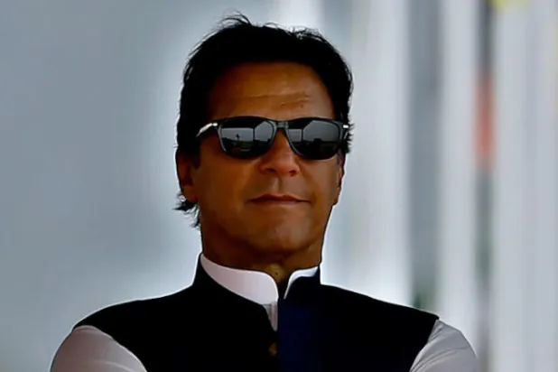 البرلمان الباكستاني يحجب الثقة عن حكومة عمران خان