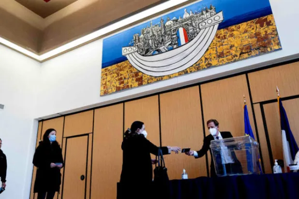 ماكرون ولوبن «يتلامسان» والعامل الحاسم نسبة المشاركة