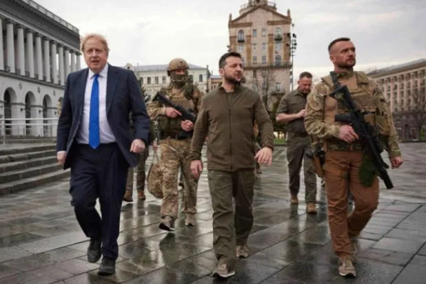 روس ڈونباس کی جنگ کے لیے متحرک ہو رہا ہے اور جانسن کیو کے دورہ پر ہیں