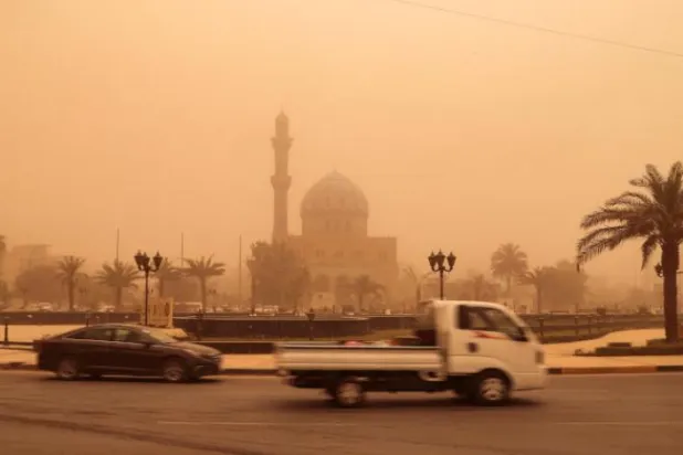 Bağdat’ta kum fırtınası hayatı durma noktasına getirdi