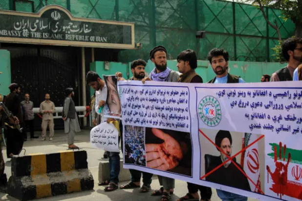 أزمة بين طهران وكابل على خلفية «إهانة لاجئين في إيران»