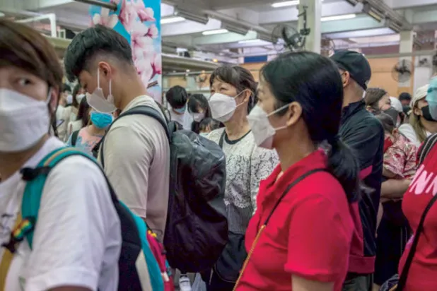 هونغ كونغ تستبعد أي خطة لإحالة المصابين بـ{كوفيد} إلى العزل