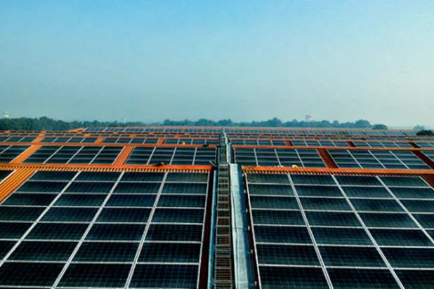 تحالف «بلاك روك» و«مبادلة» الإماراتية يستثمر في «تاتا» للطاقة المتجددة