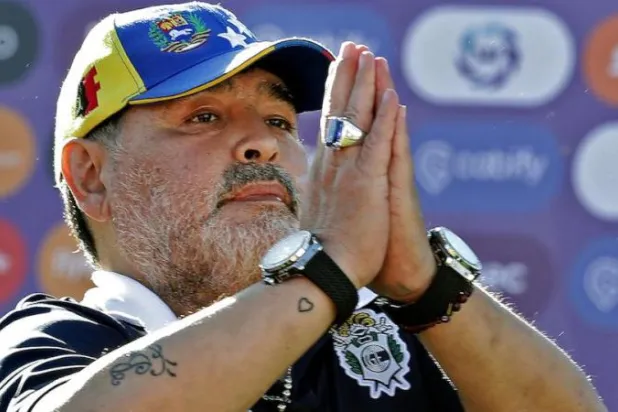 النيابة العامة الأرجنتينية تطلب محاكمة مقدمي الرعاية الصحية لمارادونا