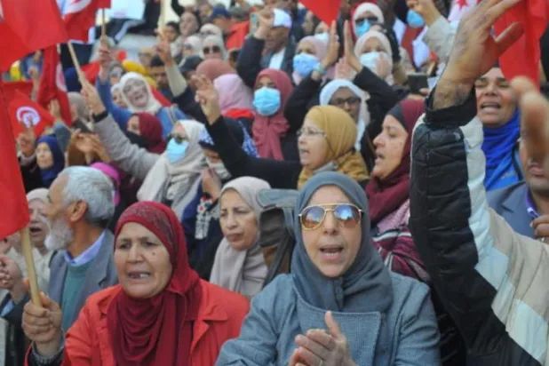 Tunus, bu yıl üçüncü kez akaryakıt fiyatlarını artırdı