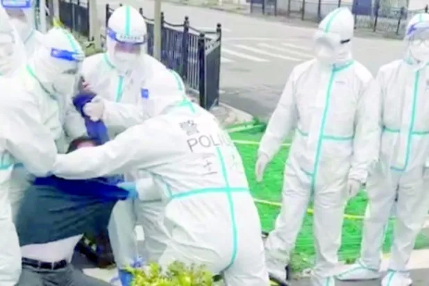 صدامات بين الشرطة وسكان مجمع في شنغهاي على خلفية إجراءات الإغلاق