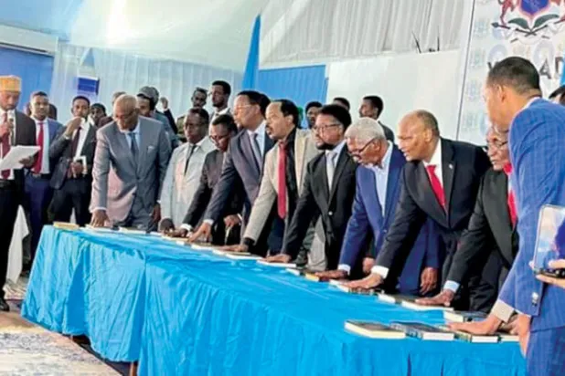 أعضاء البرلمان الصومالي يؤدون اليمين تمهيداً لانتخاب الرئيس