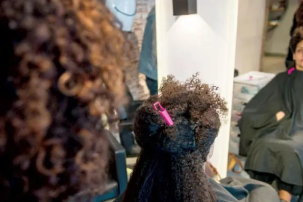 Kıvırcık saç Mısırlı kadınların hislerine tercüman oluyor