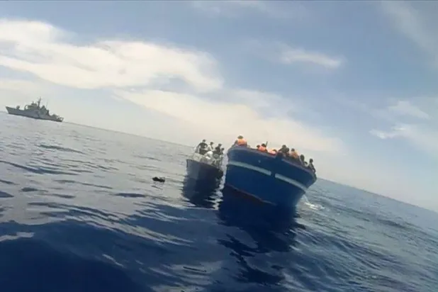 Libya açıklarında düzensiz göçmenleri taşıyan botun batması sonucu 6 kişi öldü