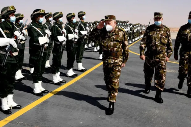 قائد الجيش الجزائري يدعو إلى إحباط مؤامرات تستهدف بلاده