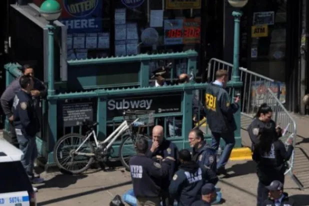 Güney Carolina'da alışveriş merkezinde düzenlenen silahlı saldırıda 12 kişi yaralandı