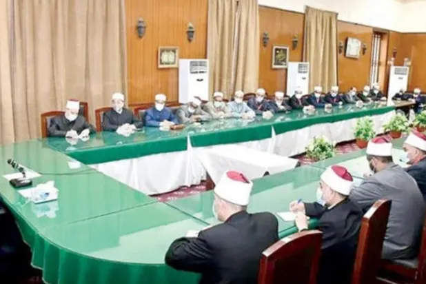 Mısır Vakıflar Bakanlığı: Ramazan ayının son 10 gününde camilerde itikafa girmek ve teheccüd namazı kılmak yasak