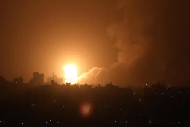 إسرائيل تشن غارات على قطاع غزة بعد إطلاق صاروخ باتجاه أراضيها