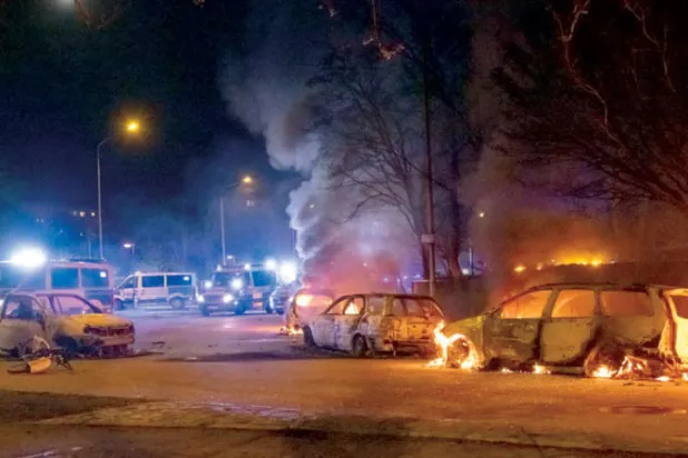 السويد: شغب فوق صفيح عنصري ساخن