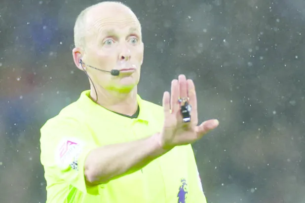 هل يمتلك مايك دين الكفاءة اللازمة لوضع تقنية «الفار» في نصابها الصحيح؟