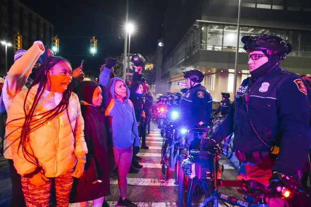 ABD'de polisin başından vurarak öldürdüğü siyahi gence ilişkin bağımsız adli tıp raporu açıklandı