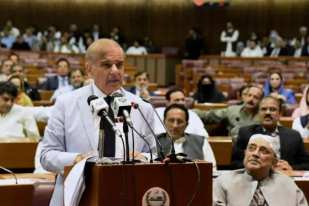 Pakistan Başbakanı ilk yurt dışı ziyaretini Suudi Arabistan’a yapacak