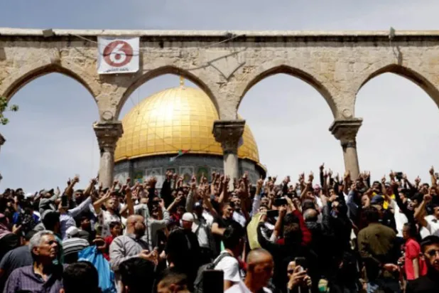 İsrail, Mescid-i Aksa'da ibadet edenlerin kimliklerine el koydu