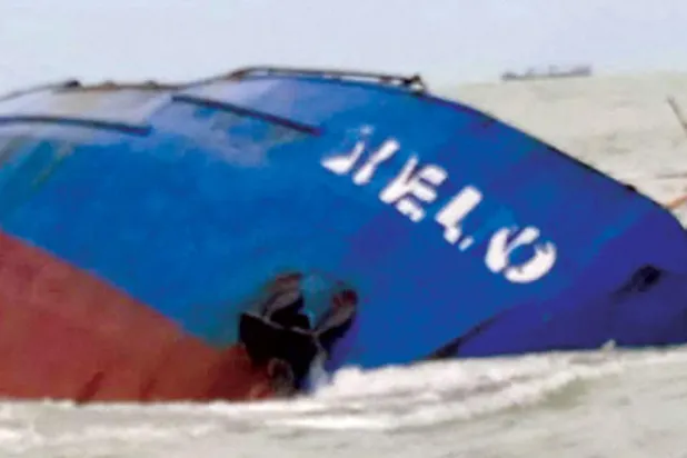 تونس تسجن طاقم «الباخرة الغارقة»