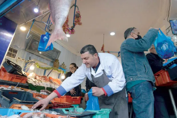 الدينار التونسي يهبط  لمستوى قياسي مقابل الدولار