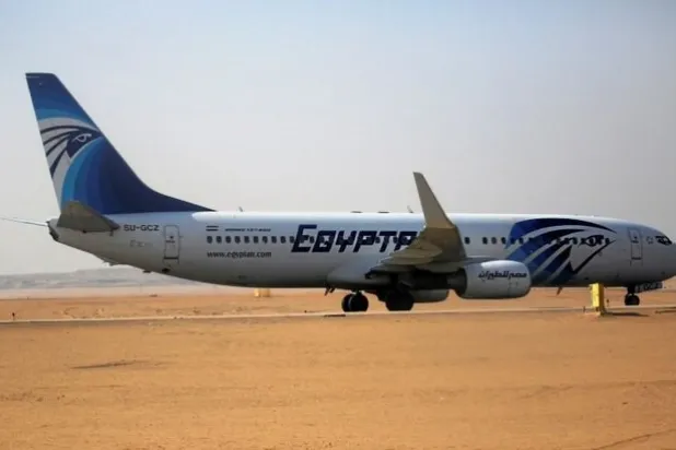 Pilotun kokpitte sigara yakmasının uçak kazasına yol açtığı iddiası Mısır'da tartışma yarattı