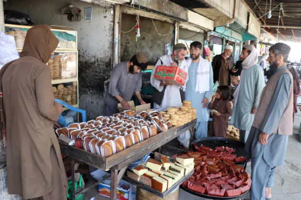 تفجيرات تقطع التيار الكهربائي عن ملايين الأفغان قبل عيد الفطر