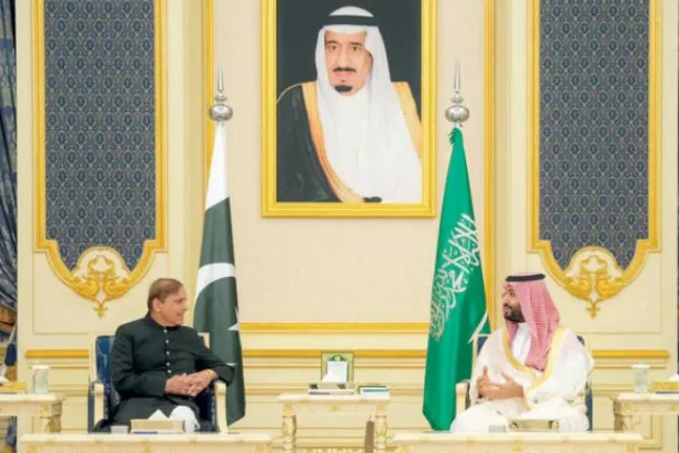 Suudi Arabistan Veliaht Prensi Cidde’de Pakistan Başbakanı ile görüştü