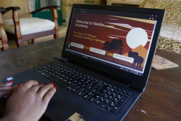 فرص وتحديات للمسنين بالعالم الرقمي