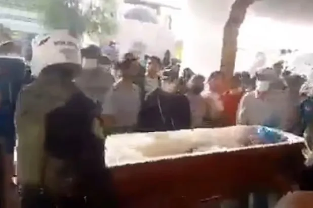 امرأة «تعود للحياة» خلال جنازتها في بيرو (فيديو)