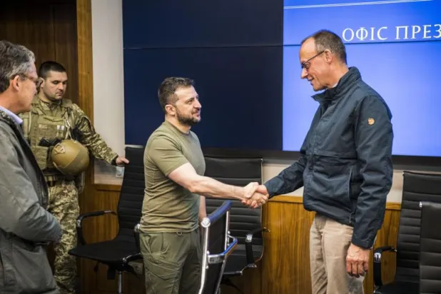 زعيم المعارضة الألمانية يلتقي زيلينسكي في كييف... ويزيد الضغوط على شولتس