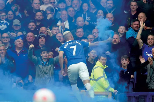 بقاء إيفرتون في «دوري الأضواء» يتوقف على حماس جماهيره في «غوديسون بارك»