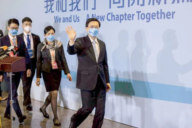 هل يفتح رئيس هونغ كونغ الجديد مركز الأعمال مجدداً على العالم؟