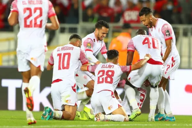 الوداد المغربي يهزم بترو أتلتيكو بثلاثية ويضع قدماً في النهائي الأفريقي