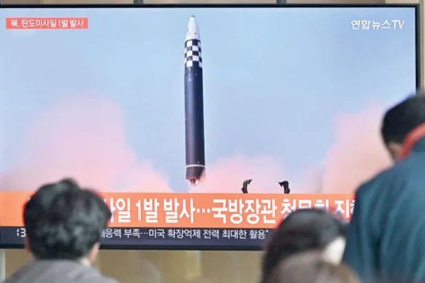 بيونغ يانغ تطلق صاروخاً بالستياً قبل تنصيب الرئيس الكوري الجنوبي