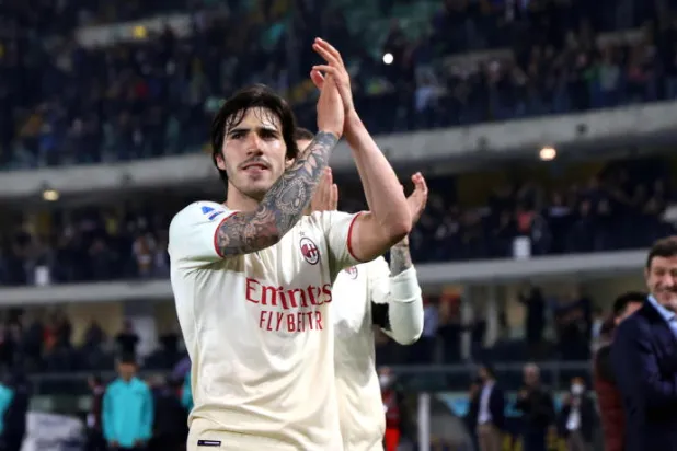 سباق الصدارة الإيطالية مستمر بين ميلان وإنتر قبل جولتي الختام