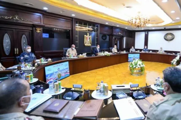 Sina’da 11 Mısır askerinin hayatını kaybetmesinin ardından düzenlenen Silahlı Kuvvetler toplatısına Sisi, başkanlık yaptı