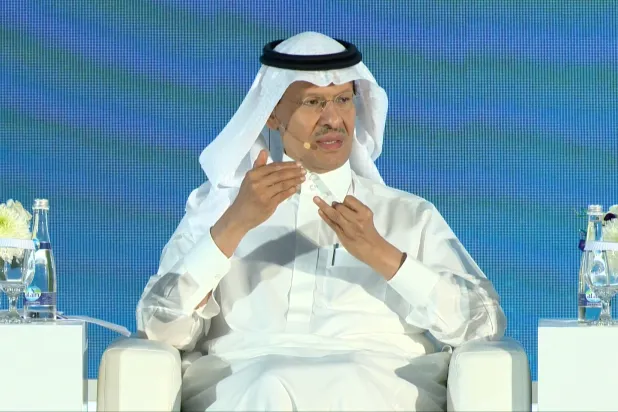 عبد العزيز بن سلمان: نفاد الطاقة الفائضة واقع قائم وعلى العالم العمل بشكل مشترك