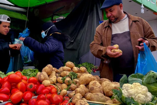 تونس تتجه لرفع أسعار مواد غذائية بعد احتجاجات مزارعين