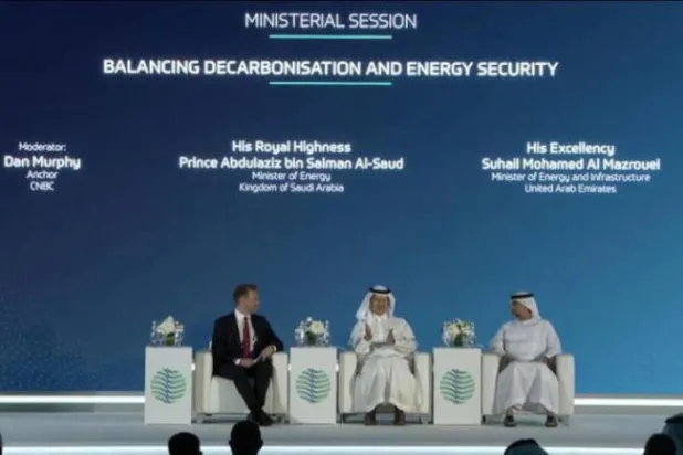 عالمی طور پر توانائی کے خاتمے کے بارے میں سعودی اور امارات کی آگاہی